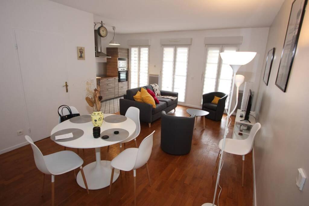 Sloan Square Apartment Bmyguest Serris Exterior foto
